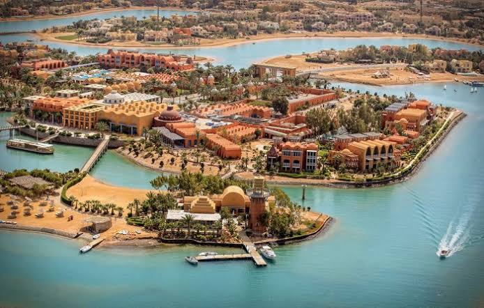 El Gouna Day Trip: Venice of the Middle East - Younes Tours